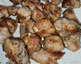 Foto del paso 1 de la receta: Costillas de cerdo con sepia, patatas y langostineras