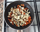 Foto del paso 3 de la receta: Nidos de pasta diferentes: con fuet, verduras y soja 