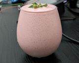 Foto langkah ke 2 dari resep Strawberry yogurt smoothie.