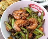 Foto langkah ke 3 dari resep Tumis buncis udang.