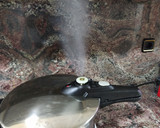 Foto del paso 3 de la receta: Caldo de puchero olla express