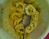 Foto langkah ke 5 dari resep Pare Goreng Tepung.