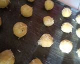 Foto langkah ke 5 dari resep Thumbprint strawberry jam cake.