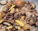 Hình bước làm 1 của món Canh gà cải thìa nấm