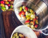 A picture of step 3 of Apple jelly juice.