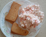 Foto del paso 3 de la receta: Tostadas canapé de langostinos y surimi