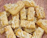 Foto langkah ke 6 dari resep Kastengel keju ekonomis (no mixer no oven).