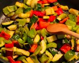 Une image de l'étape 2 de Quiche poivrons courgette.