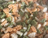 Foto del paso 5 de la receta: Pasta de dinosaurios con atún y tomate
