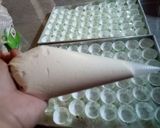 Foto langkah ke 3 dari resep Bolu kering mini.