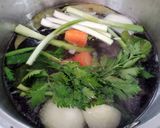 Foto langkah ke 4 dari resep 14.7#42 Kaldu Ceker Ayam (MPASI).