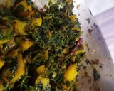 A picture of step 3 of Hari hari methi Aloo ke saath.