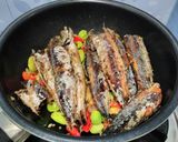 Foto langkah ke 5 dari resep Sambel Gereh Besek (Ikan Keranjang).