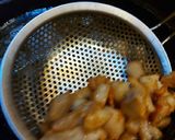 A picture of step 2 of Chicken Cashew Nuts.