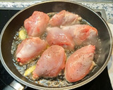 Foto del paso 1 de la receta: Pollo en pepitoria
