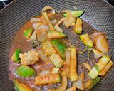 Foto del paso 3 de la receta: Paleta con salsa agridulce y omelette con vegetales, jamón y queso