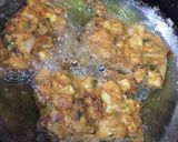 A picture of step 4 of Crespy crenchi besan wala nan.