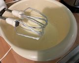 Une image de l'étape 4 de Gâteau au skyr abricots et groseilles (sucre glace et levure).