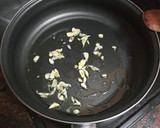 Foto del paso 5 de la receta: Contramuslo de pollo en salsa rubia con arroz blanco