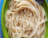 Foto langkah ke 1 dari resep Fettucini seafood lada hitam.