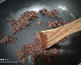 Foto del paso 2 de la receta: Revuelto de morcilla con piñones en 22 minutos