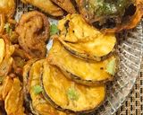 A picture of step 3 of Baingan ke pakore.