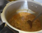 A picture of step 2 of Aloo ghost gravy.