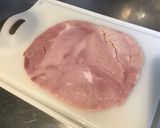 Une image de l'étape 1 de « Chaperos » petits feuilletés au jambon blanc, basilic, gorgonzola et pavot bleu.