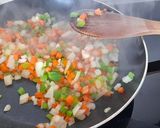 Foto del paso 2 de la receta: Porotos mung con quinoa tricolor