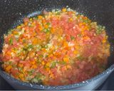 Foto del paso 2 de la receta Guiso de Garbanzos con Choco y Langostinos