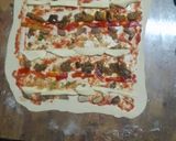 Foto del paso 2 de la receta: Pizza rellena arrollada