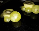 Foto del paso 6 de la receta: Tortugitas de uva y kiwi