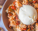 Foto del paso 2 de la receta: Ensalada de pasta y salmón con burrata