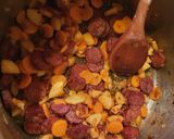 Kolbászos krumplileves recept fázis 2 fotója
