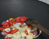Foto langkah ke 3 dari resep Udang Tumis Pedas Manis.