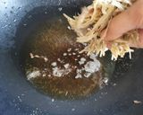 Gambar langkah 2 resipi Nasi goreng daging.