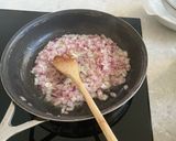 A picture of step 1 of Chicken Curry Puff.