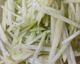 Foto langkah ke 1 dari resep Sambal Goreng Labu Siam.