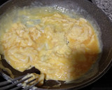 Foto del paso 1 de la receta: Huevos revueltos jugosos con tomate