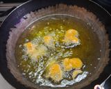 A picture of step 3 of Dahi phulki.