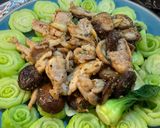Hình bước làm 7 của món Gà xào nấm cải thìa
