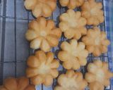 Foto langkah ke 11 dari resep Donat Bunga.