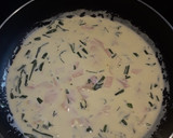 Foto del paso 3 de la receta: Salsa de crema de leche, cebolla verdeo y jamón 🙈