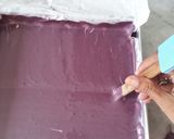 Foto langkah ke 7 dari resep Taro Hurricane Rollcake.
