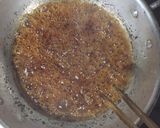Hình bước làm 2 của món Màu caramel ướp (thịt cá)