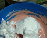 Foto langkah ke 5 dari resep Strawberry Chiffon Cake.