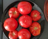 Une image de l'étape 1 de Tomates farcies à ma façon.