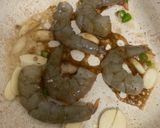 รูปขั้นตอนการทำที่ 4 ของ กุ้งผัดพริกขี้หนูใส่ผักชี 🌿🦐 เมนูเคลียร์ตู้เย็น