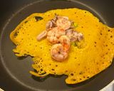 Foto del passaggio 6 della ricetta Bánh xèo con gamberi e calamari