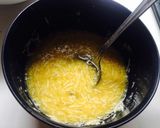 Foto langkah ke 5 dari resep Kulit Ayam Crispy With Egg and Cheese.